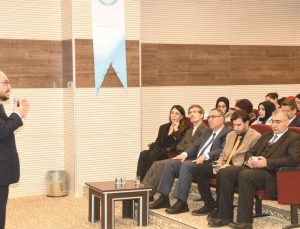 Bitlis’te ‘Malazgirt’i yeniden keşfetmek’ konferansı düzenlendi